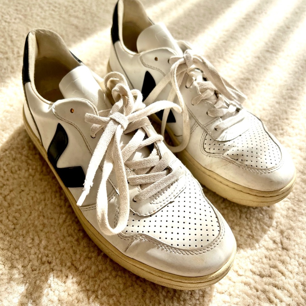 Veja v90 Sneakers